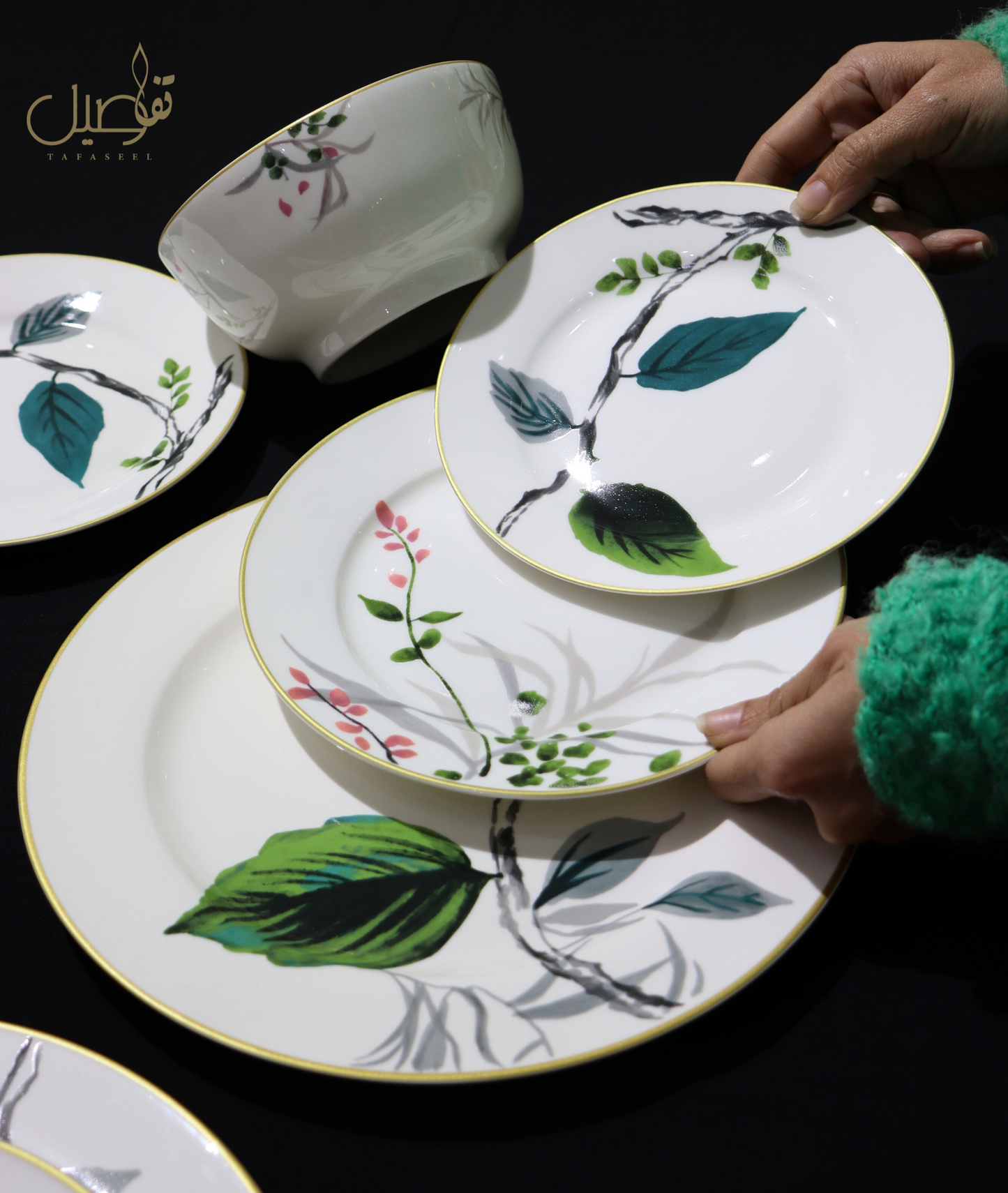 ... ضف لمسة من الفخامة إلى مائدتك بتصميم نباتي🍽️✨"