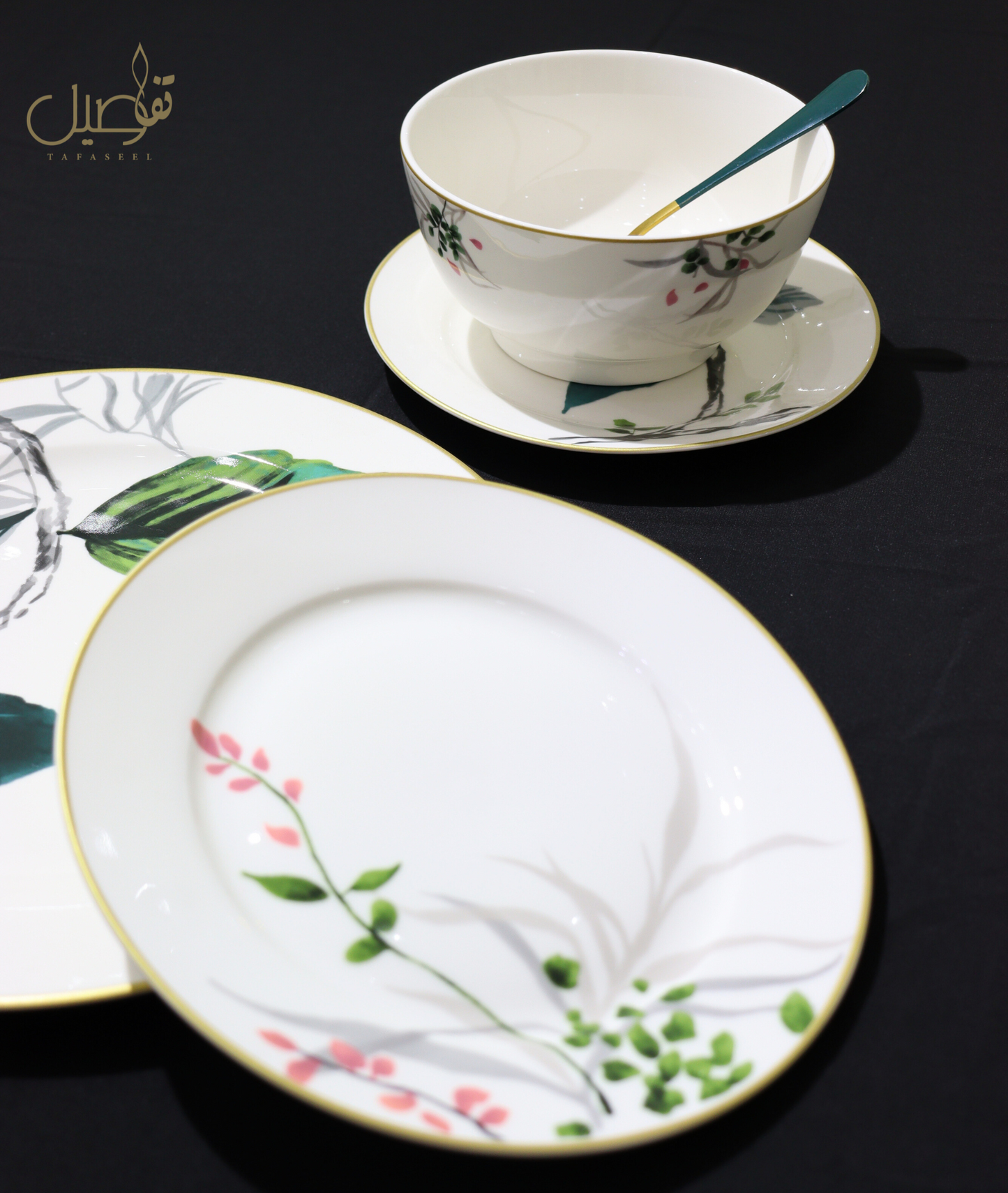 ... ضف لمسة من الفخامة إلى مائدتك بتصميم نباتي🍽️✨"