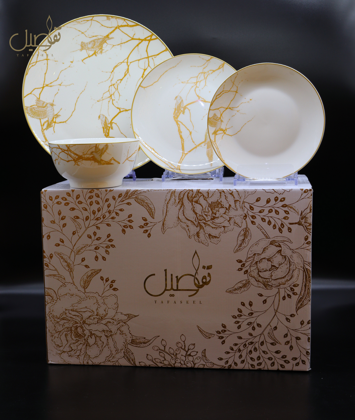 "طقم المائدة الأبيض بلمسة الطائر الذهبي - فخامة تجمع بين الأناقة والبساطة"