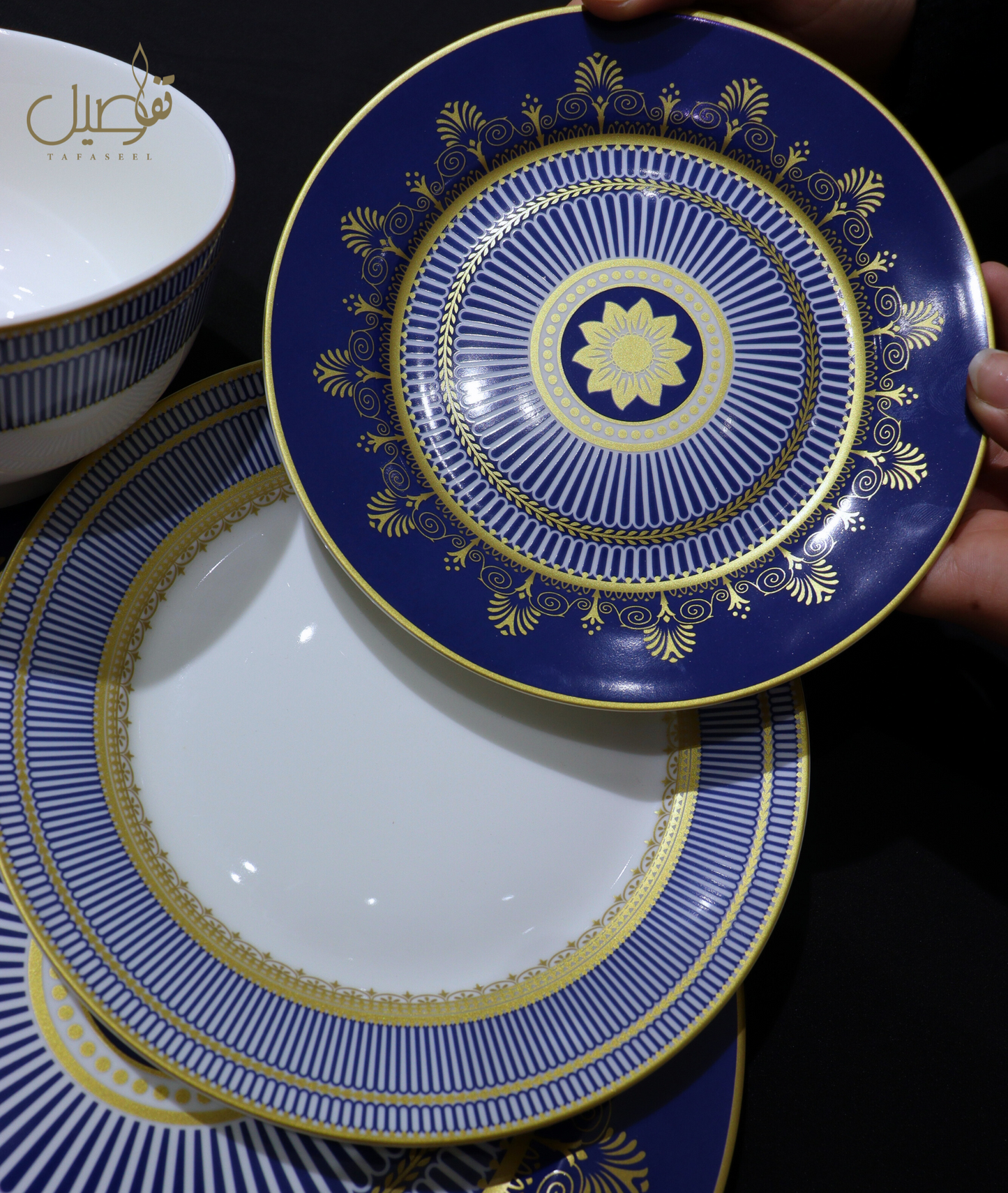 "أناقة المائدة تبدأ هنا! 🌟"