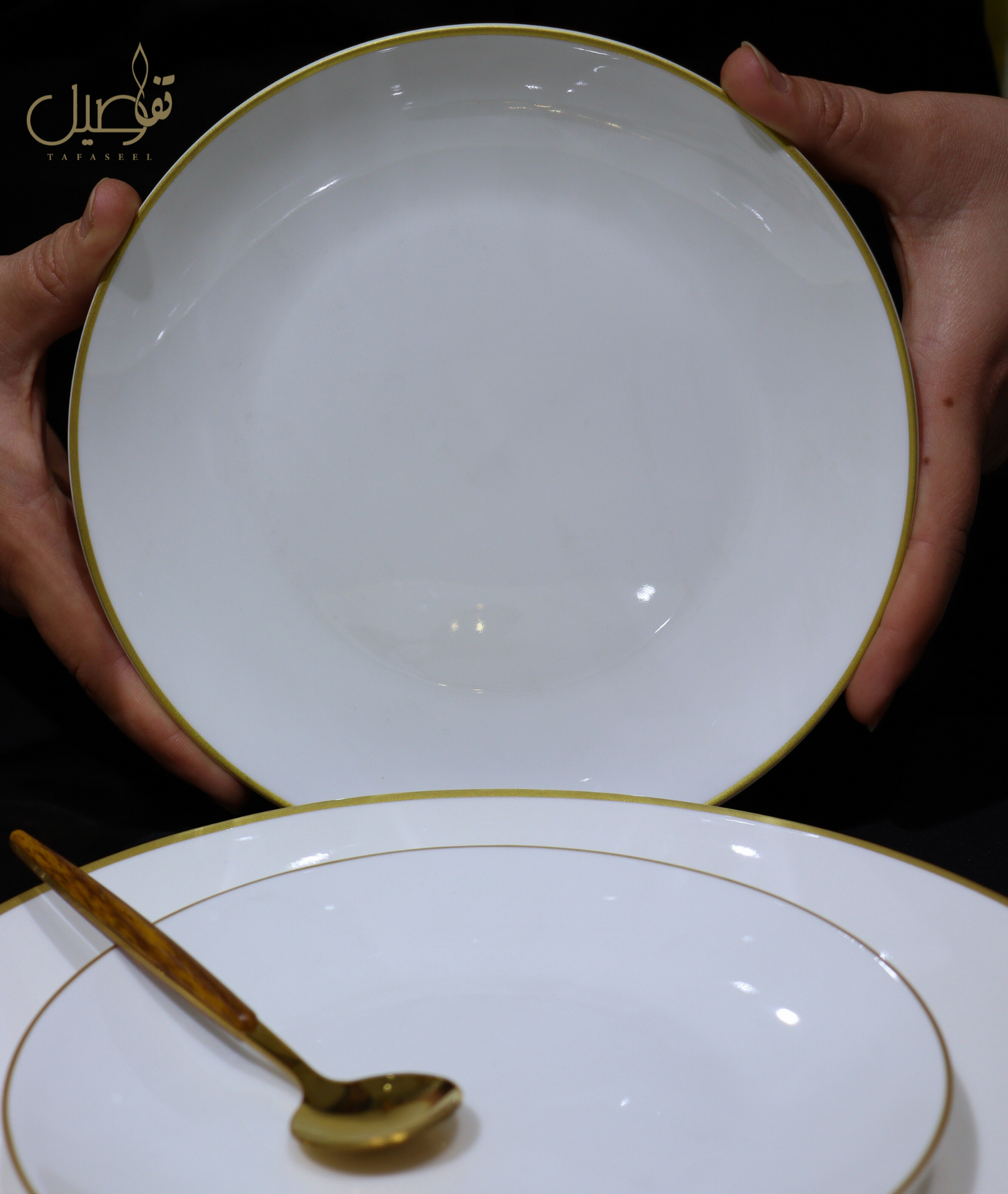 "أناقة البساطة على مائدتك 🍽️✨"