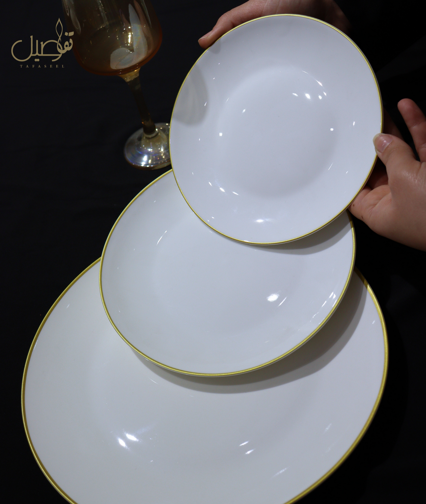 "أناقة البساطة على مائدتك 🍽️✨"