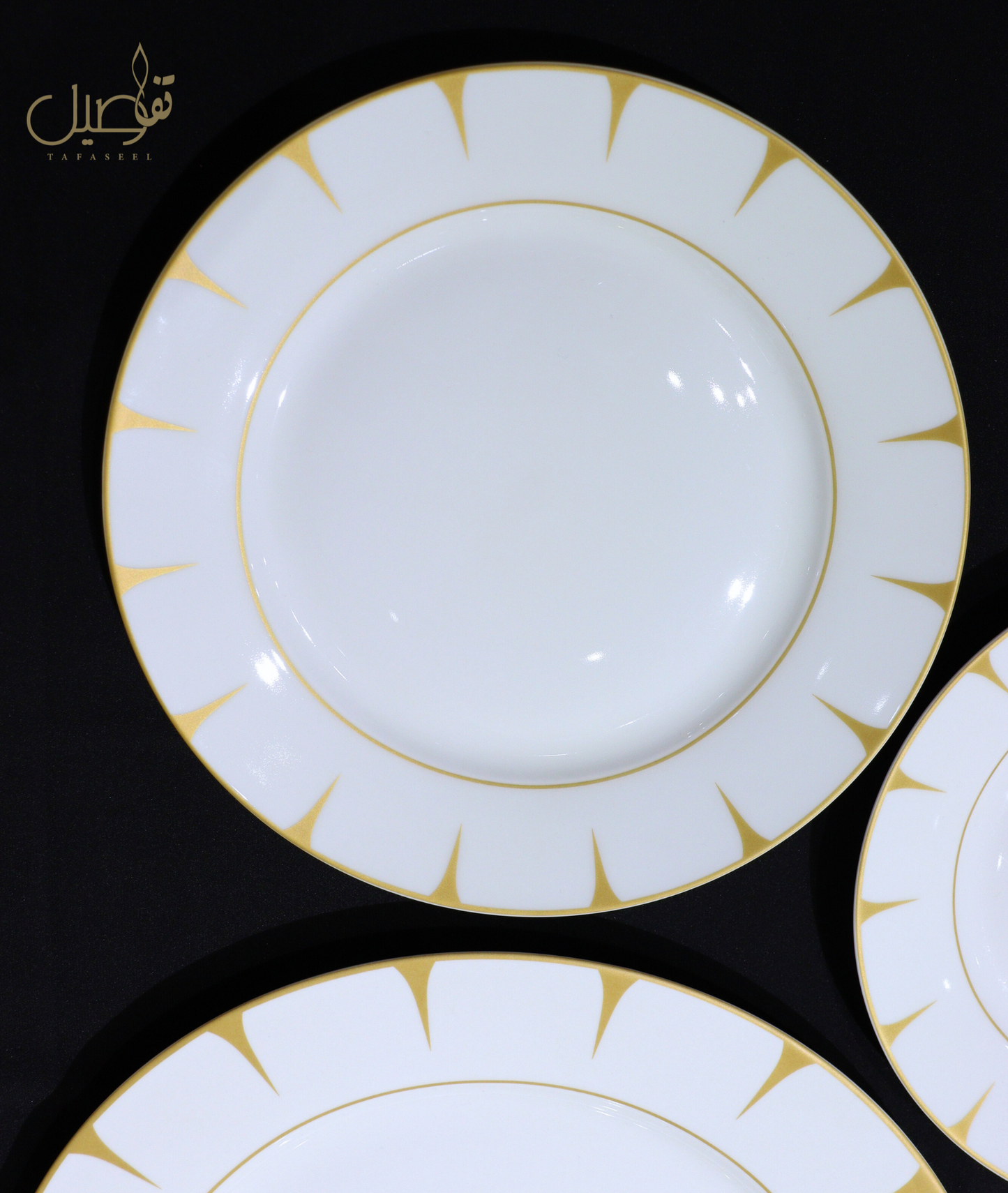 "✨ عرض فاخر لـ عشاق الأناقة! طقم 18 قطعة بسعر خيالي! ✨"