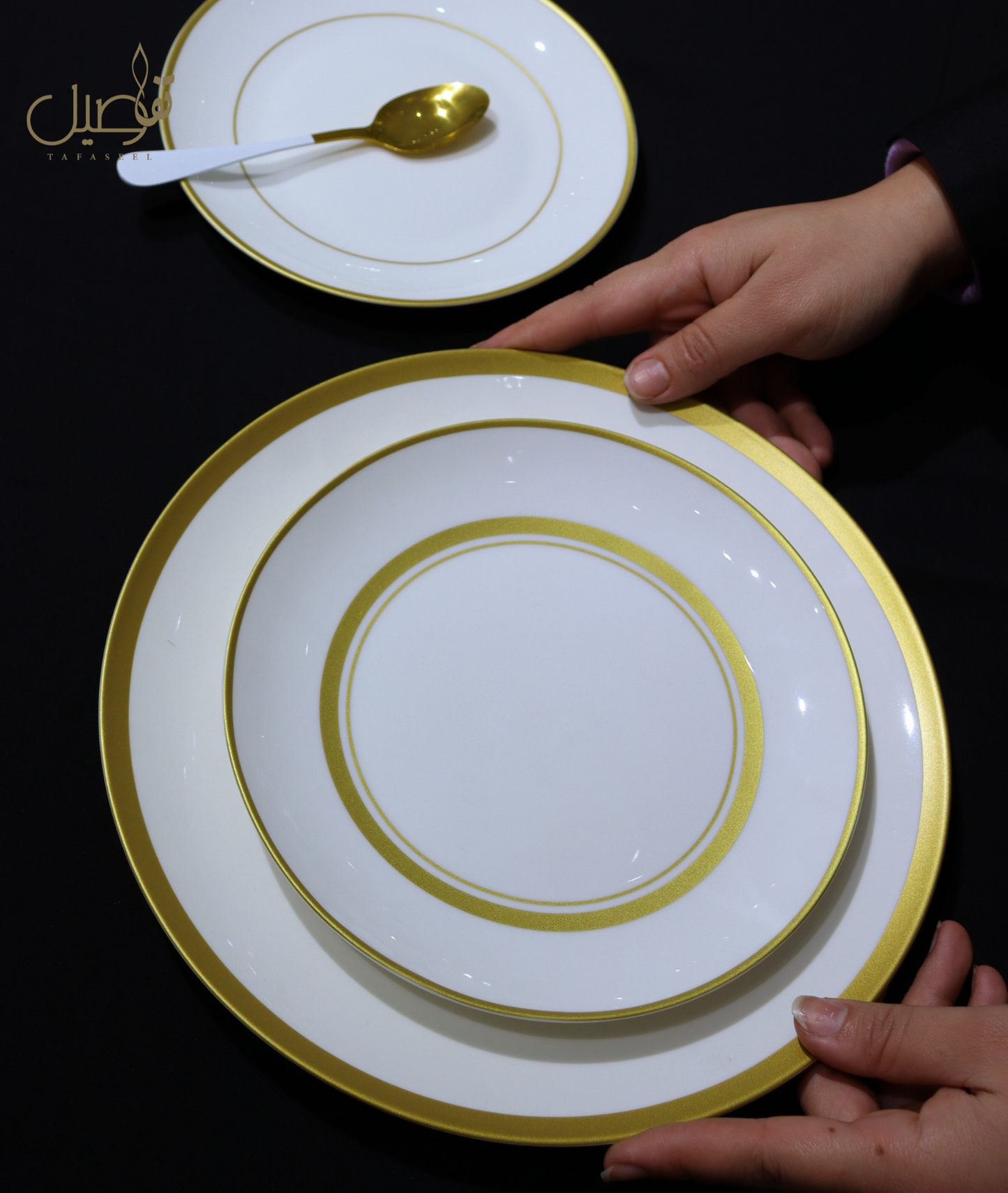 ✨ طقم أبيض ذهبي فاخر بـ18 قطعة - لمائدتك أناقة لا تُضاهى! ✨