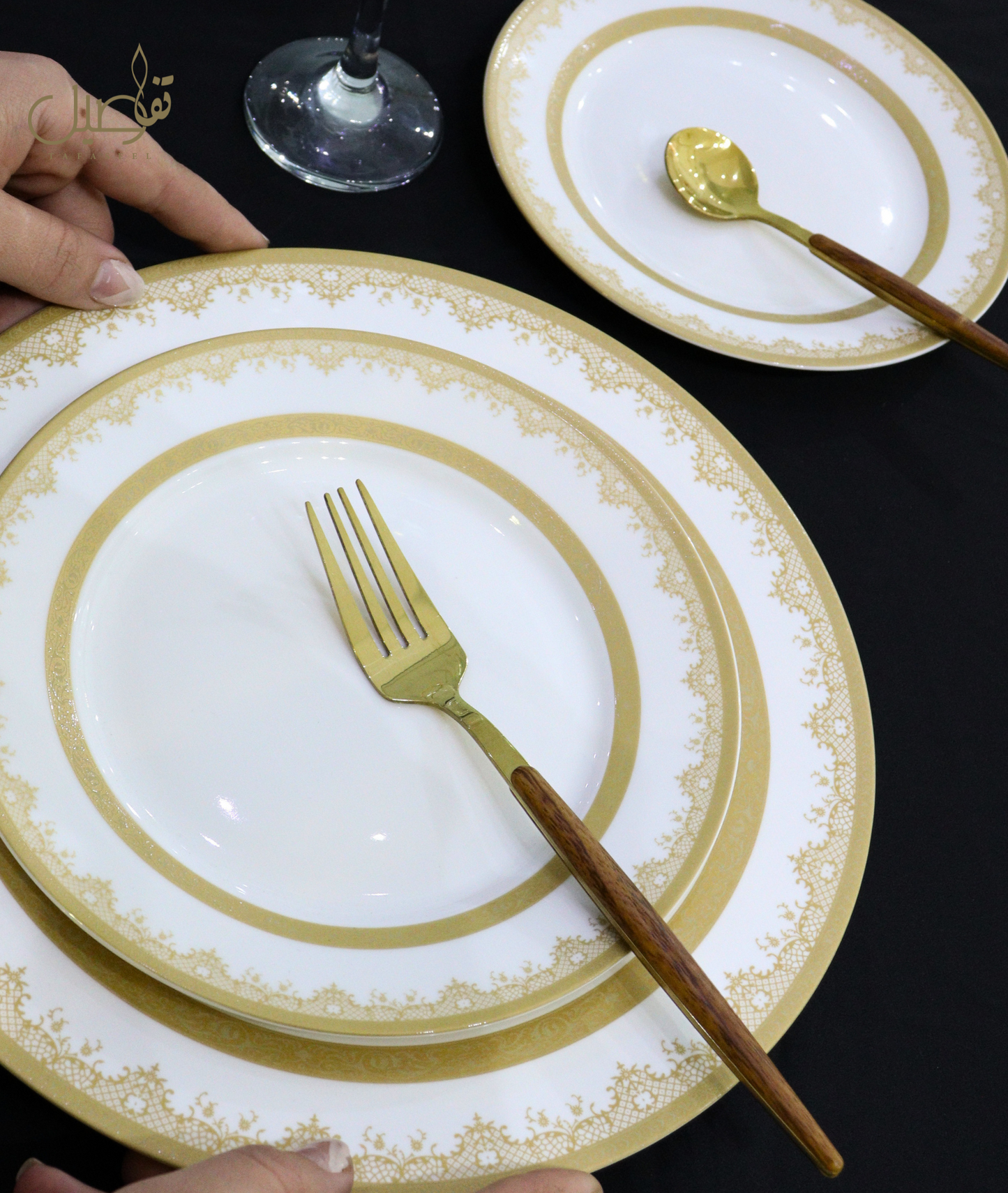 ✨ طقم أبيض ذهبي فاخر - أناقة على طاولتك ✨