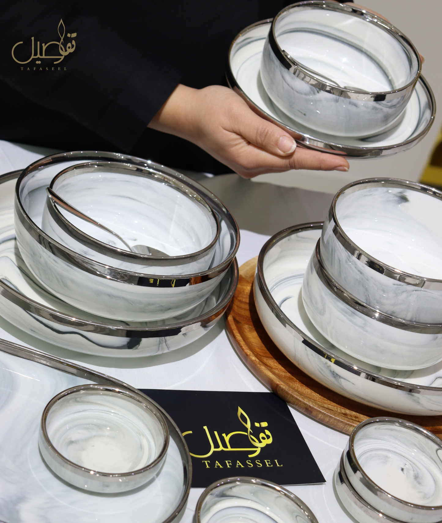 ✨ "أضف لمسة من الأناقة إلى طاولتك مع طقم فاخر لـ 6 أشخاص!" ✨