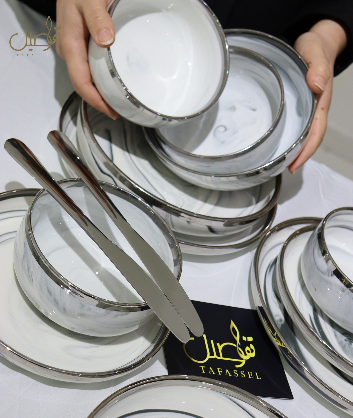 ✨ "أضف لمسة من الأناقة إلى طاولتك مع طقم فاخر لـ 6 أشخاص!" ✨