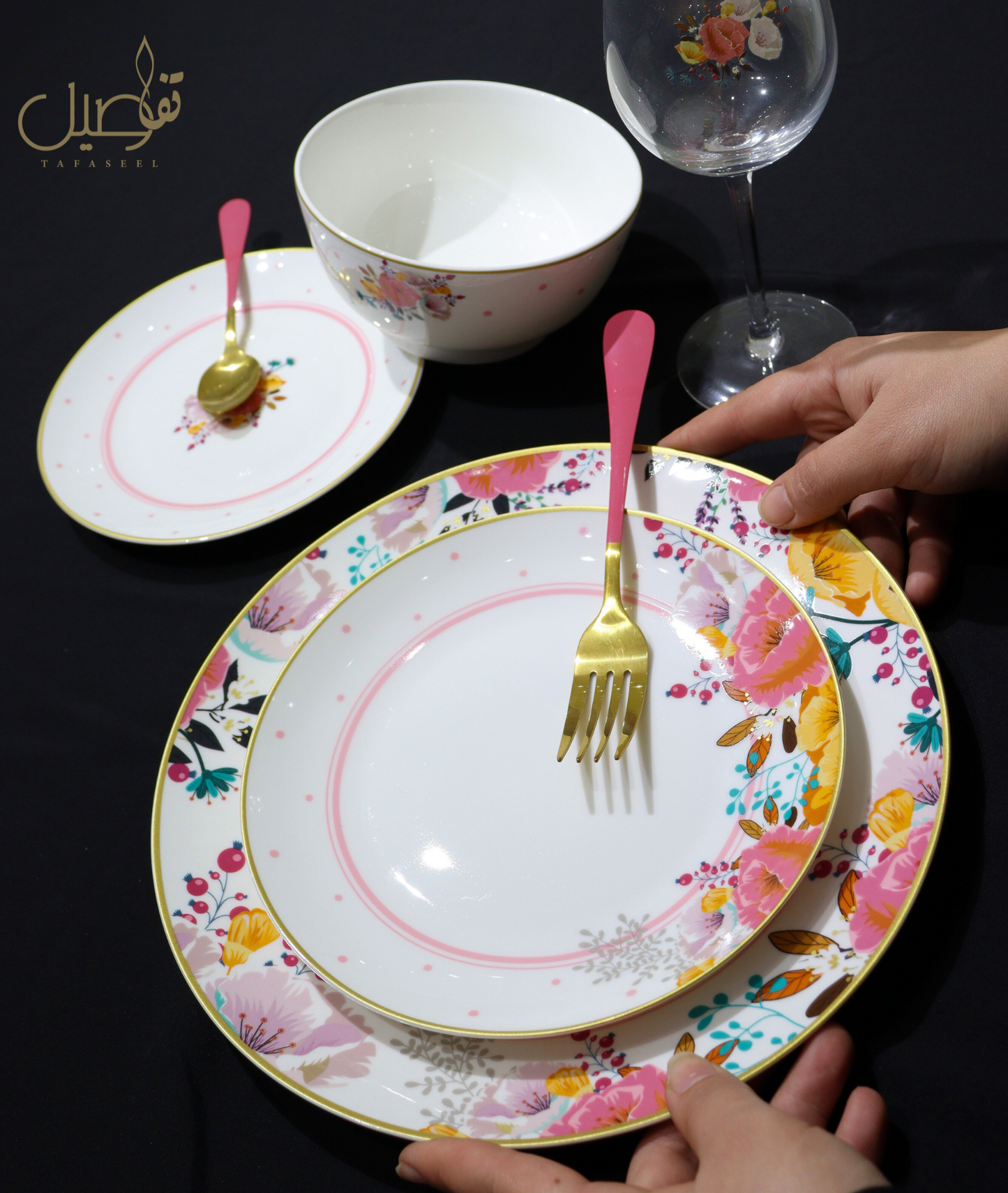 ✨ طقم الأناقة الزهرية – 24 قطعة لـ 6 أشخاص 💐🌸