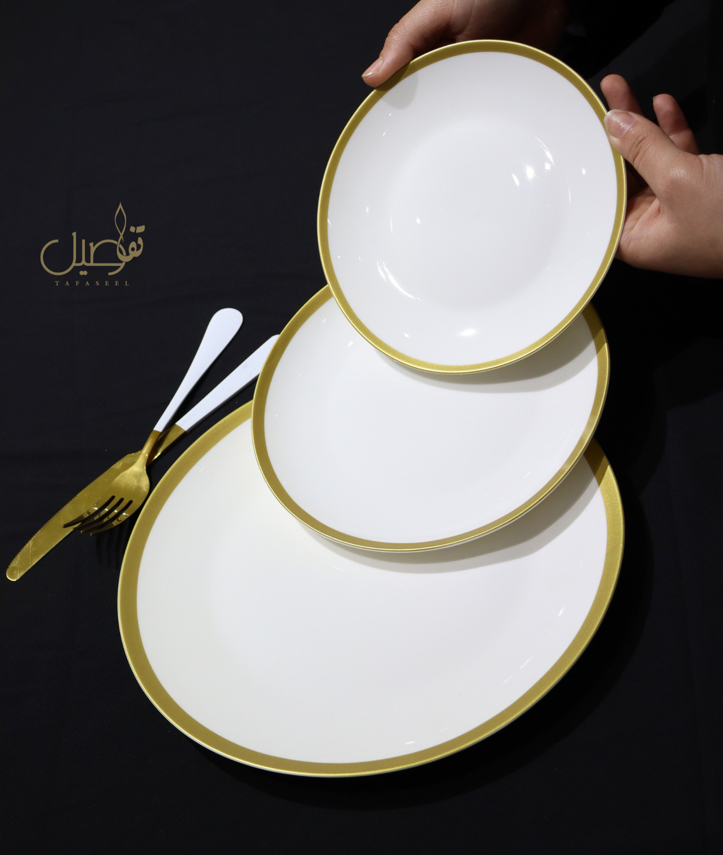 ✨ طقم أبيض أنيق – 18 قطعة لإطلالة راقية على مائدتك ✨