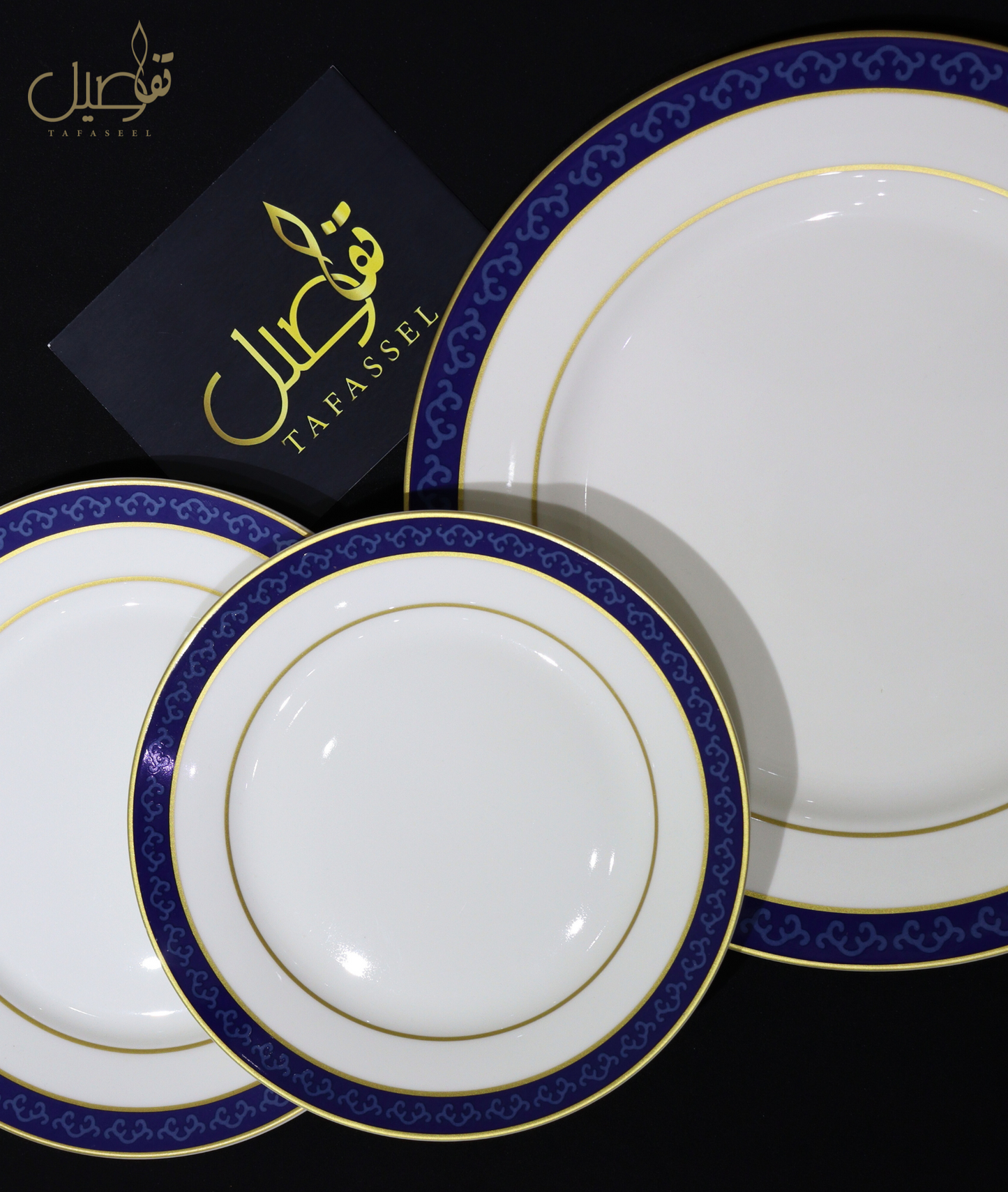✨ طقم صحون أنيق بتصميم كلاسيكي يجمع بين الأبيض والأزرق ✨
