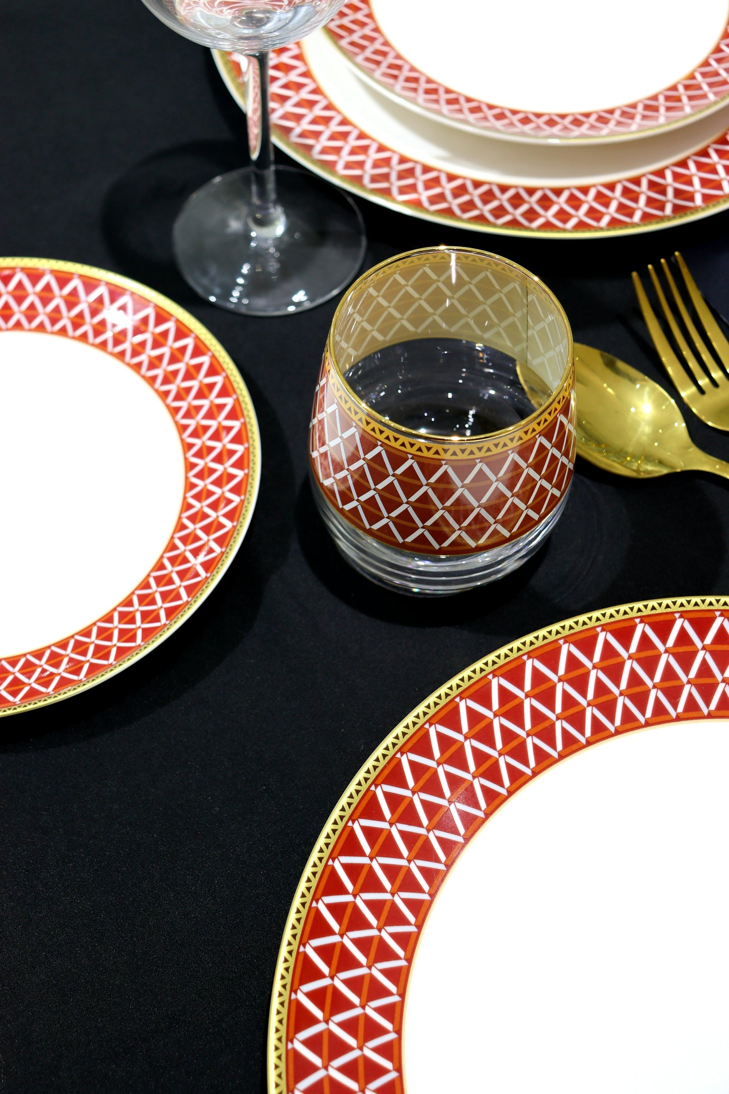 طقم أحمر ملكي بـ 18  قطعة