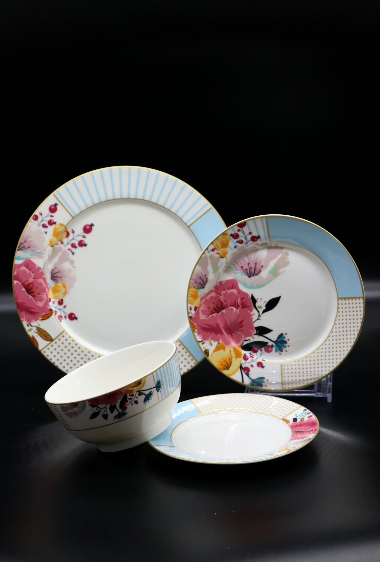 ✨ طقم زهري فخم لـ 6 أشخاص – أضف لمسة من الأناقة إلى مائدتك! ✨