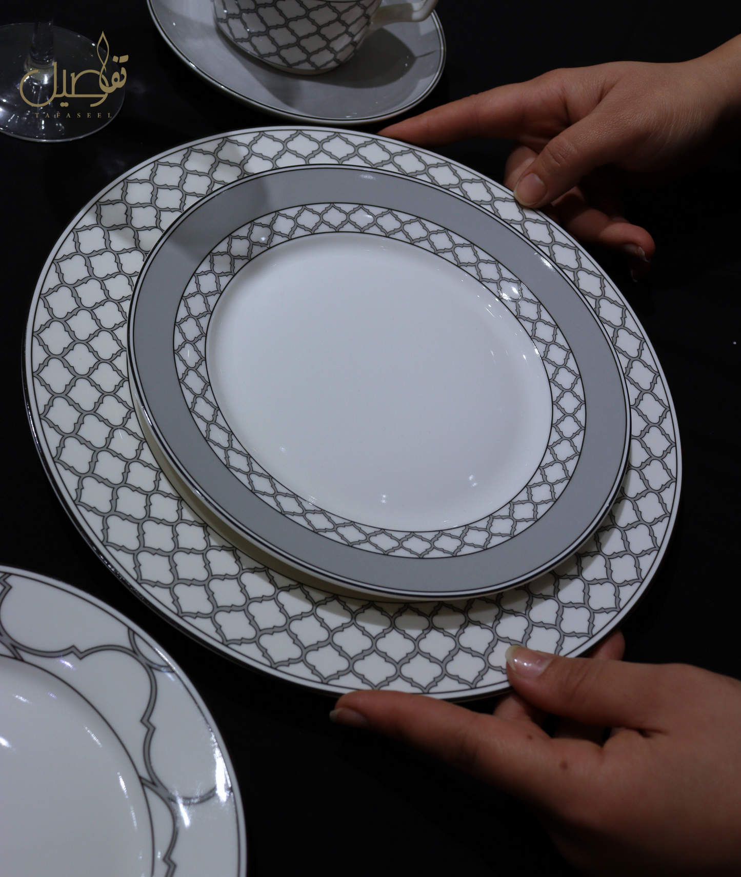 "طقم فاخر لـ6 أشخاص - 30 قطعة من الأناقة لمائدتك!"