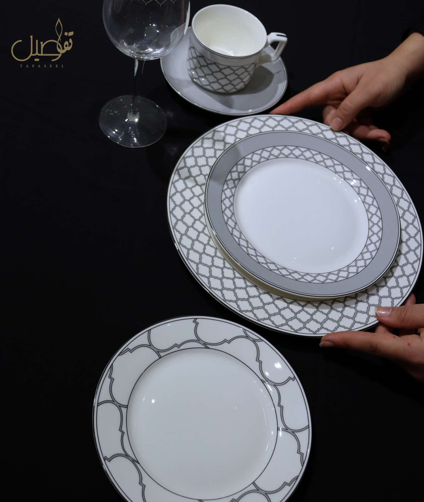 "طقم فاخر لـ6 أشخاص - 30 قطعة من الأناقة لمائدتك!"