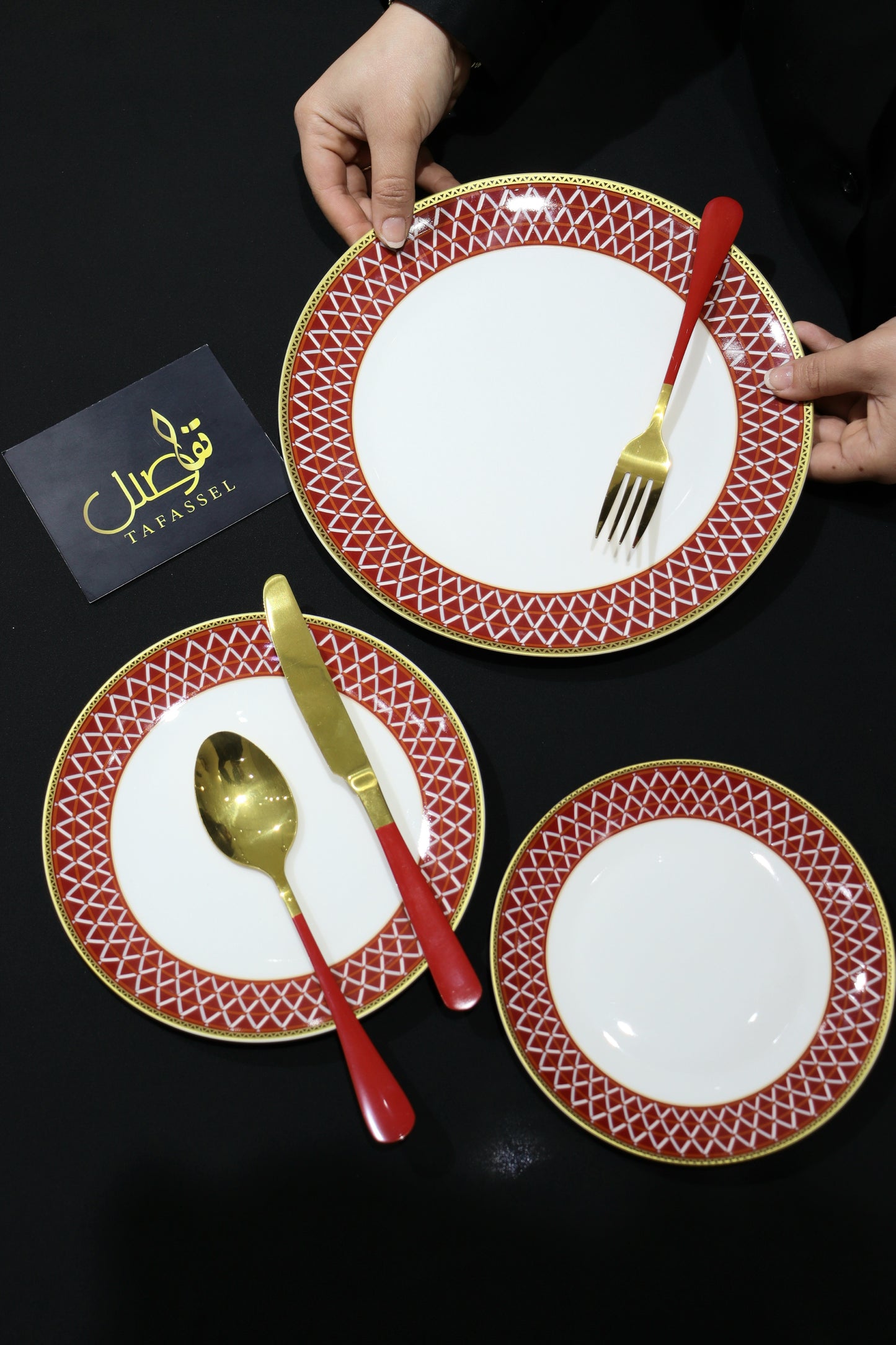 طقم أحمر ملكي بـ 18  قطعة