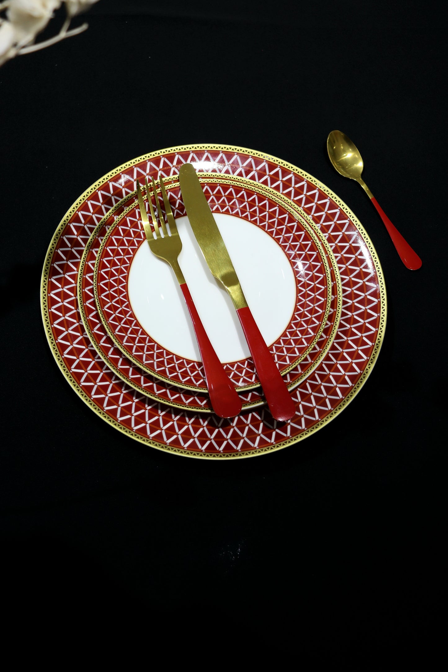 طقم أحمر ملكي بـ 18  قطعة