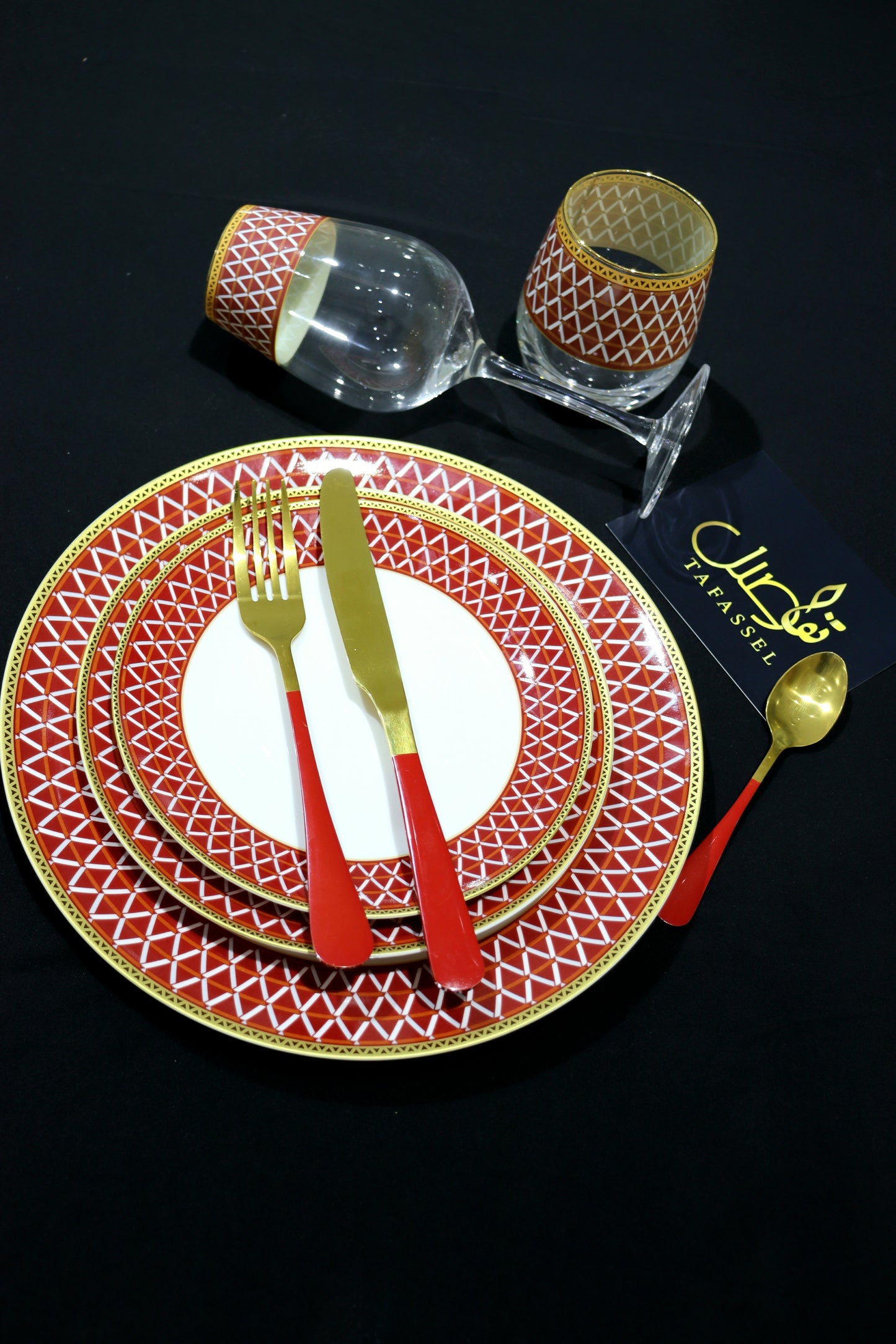 طقم أحمر ملكي بـ 18  قطعة