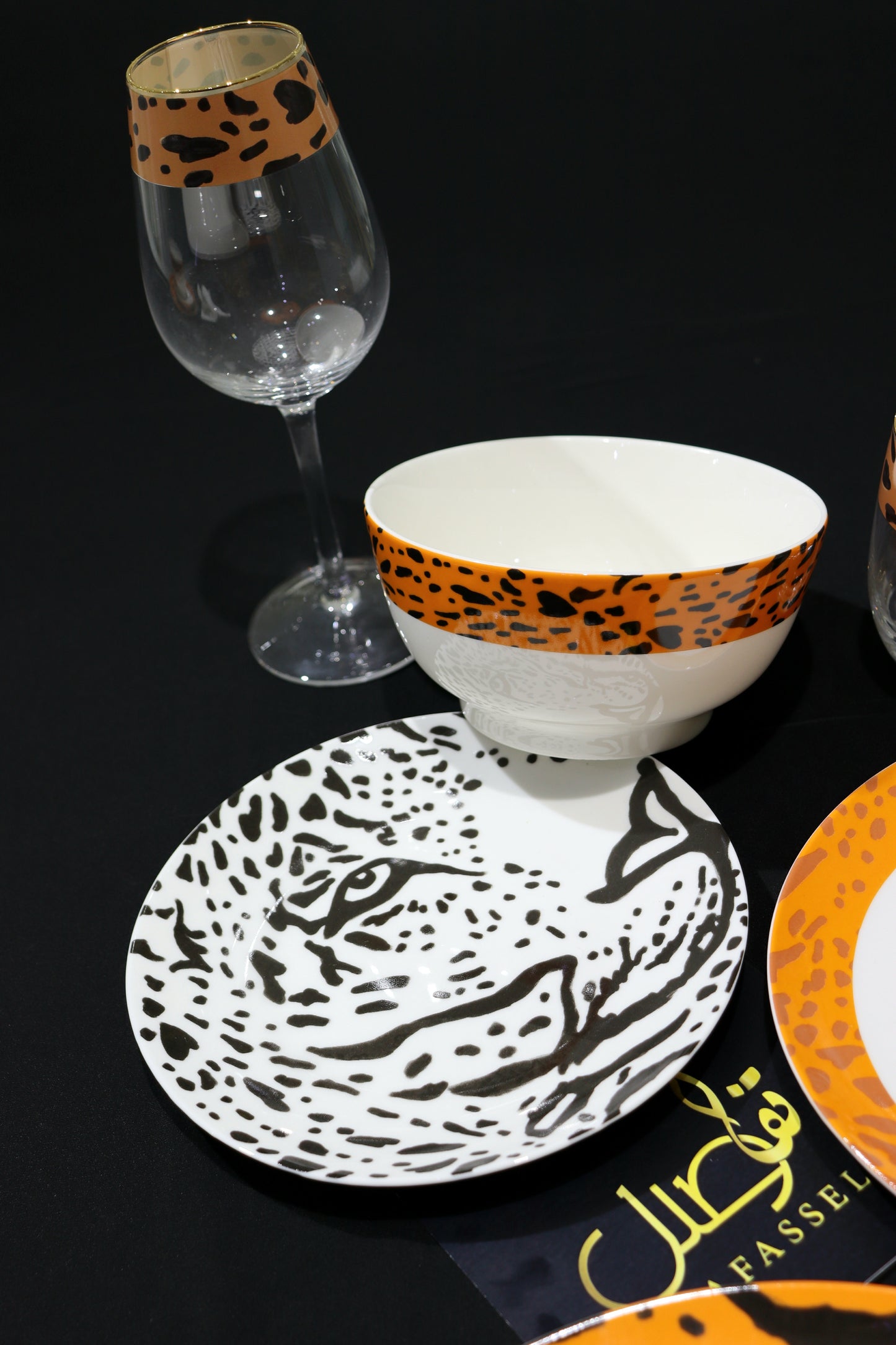 طقم فاخر بلون برتقالي عصري يتكون من 24 قطعة