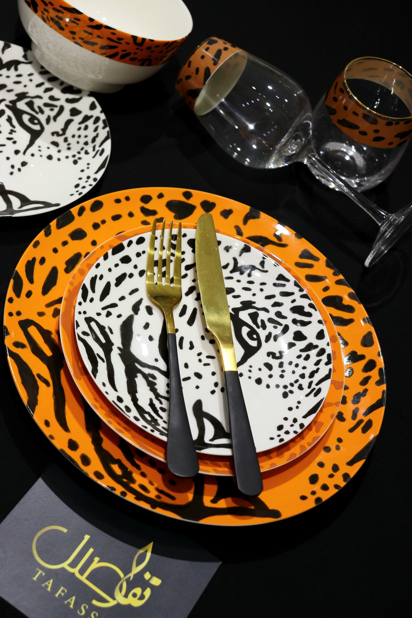 طقم فاخر بلون برتقالي عصري يتكون من 24 قطعة