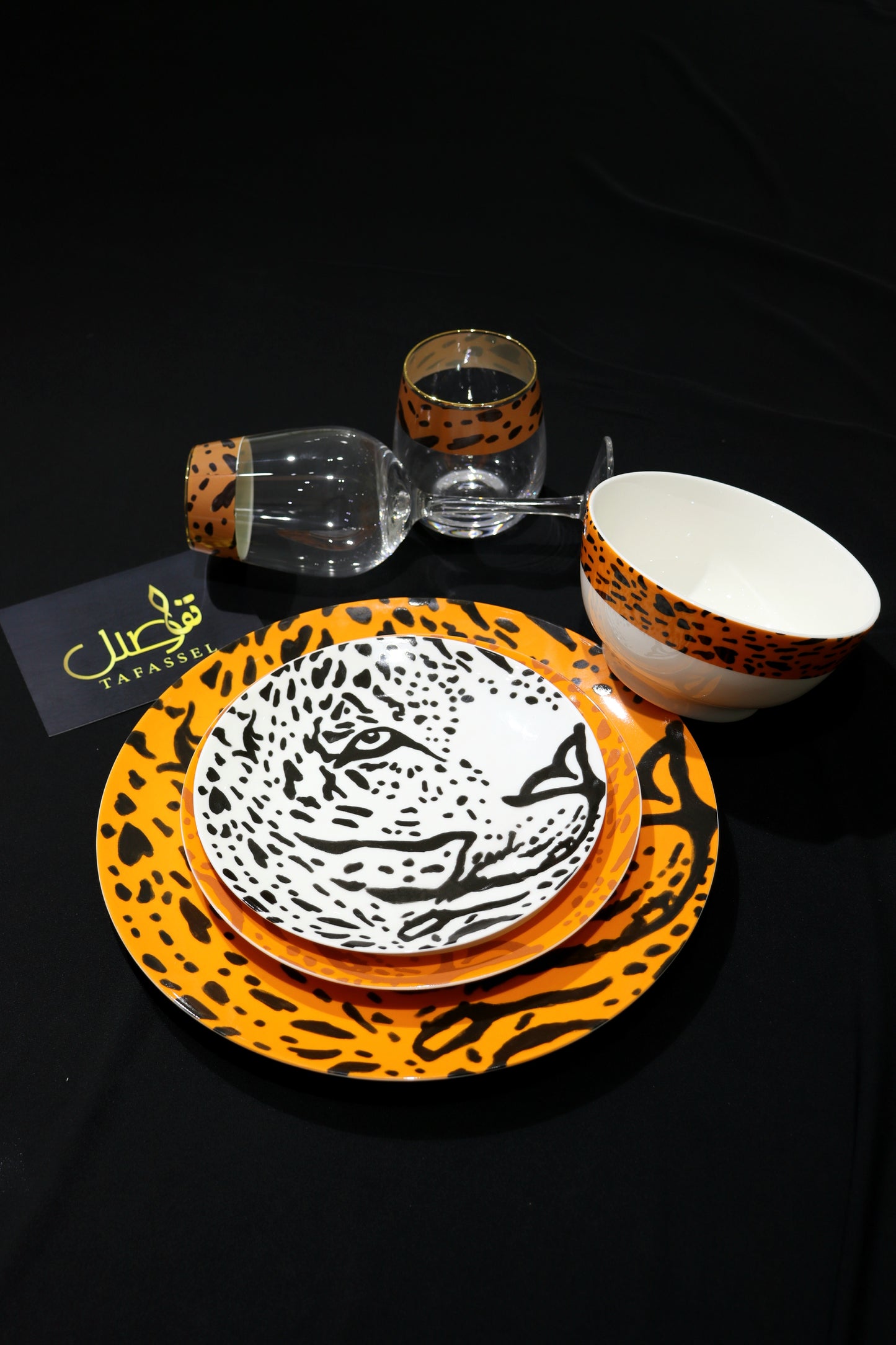 طقم فاخر بلون برتقالي عصري يتكون من 24 قطعة